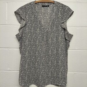 Apt 9 Top Black Animal Print Flutter Sleeveless Womens Sz XL V-neck Black White